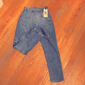 Revice Denim Venus Crops/Lightyear Wash size 25